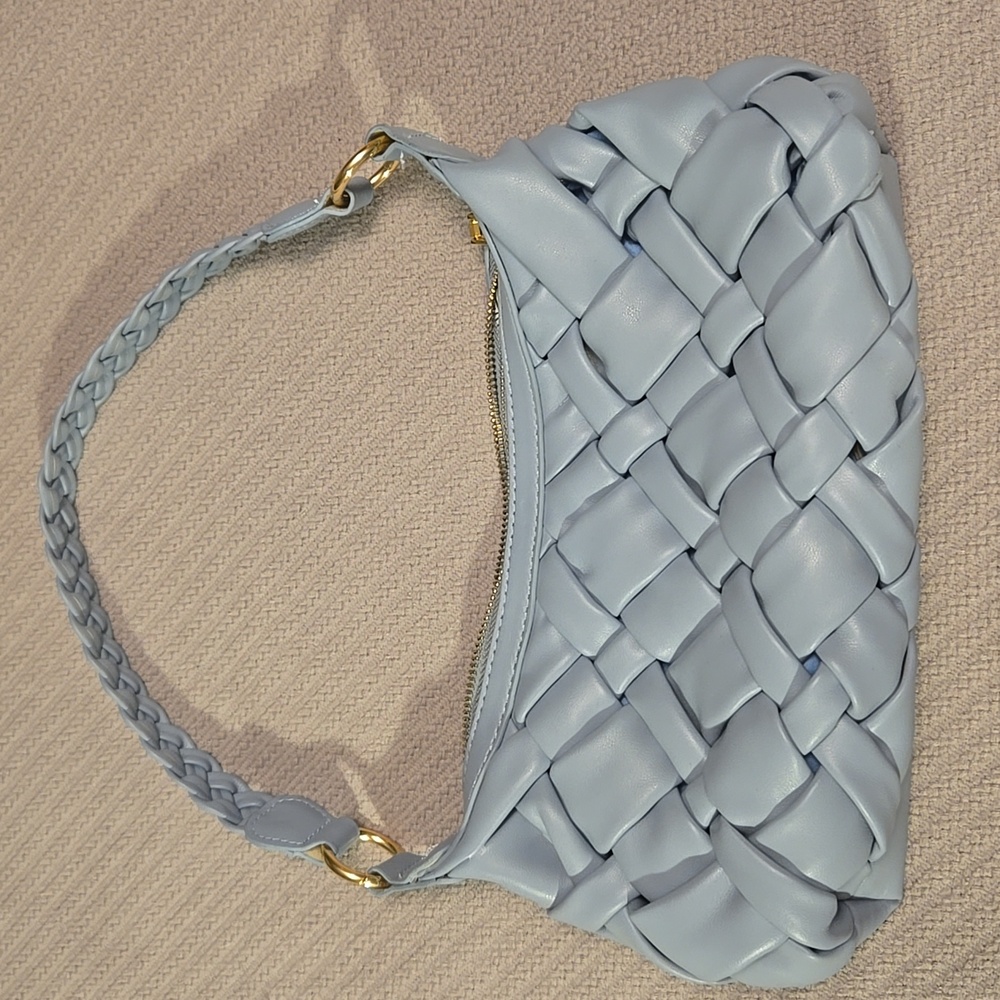URBAN expressions small shoulder bag. Versatile, stylish and chic light blue
